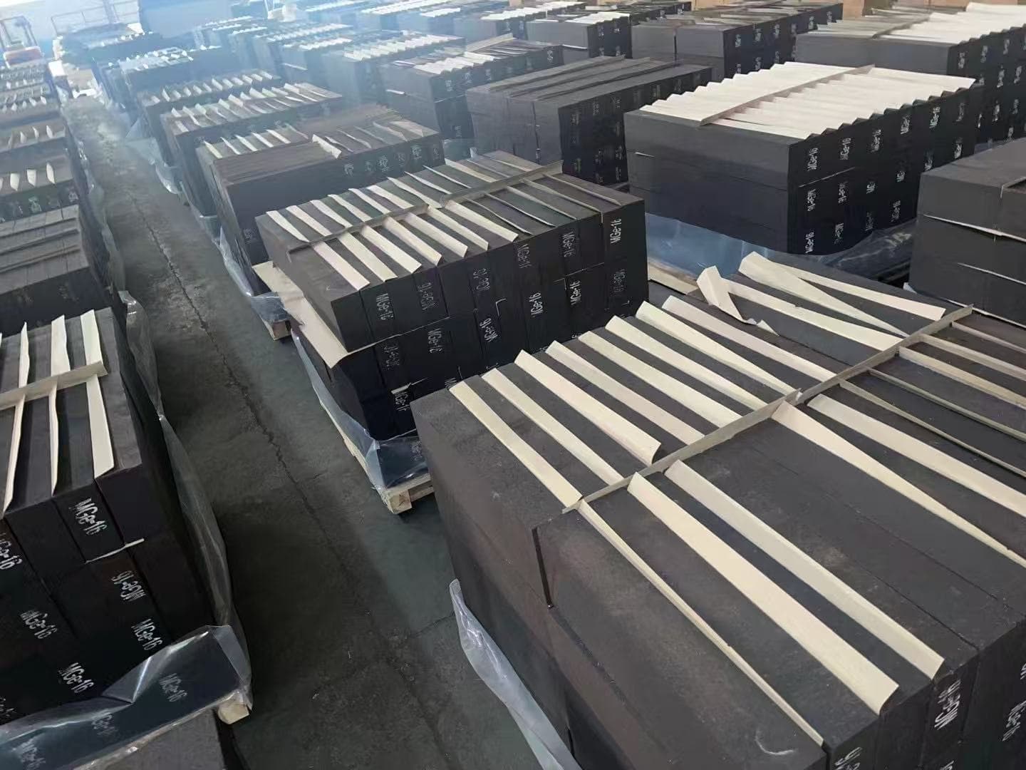 Magnesia Carbon Bricks 1